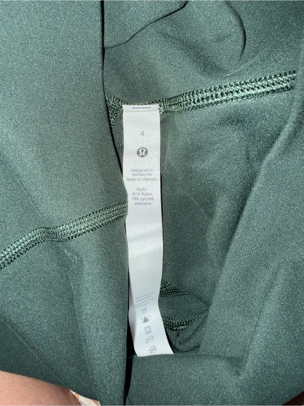 Lululemon crop leggings size 4/L24
